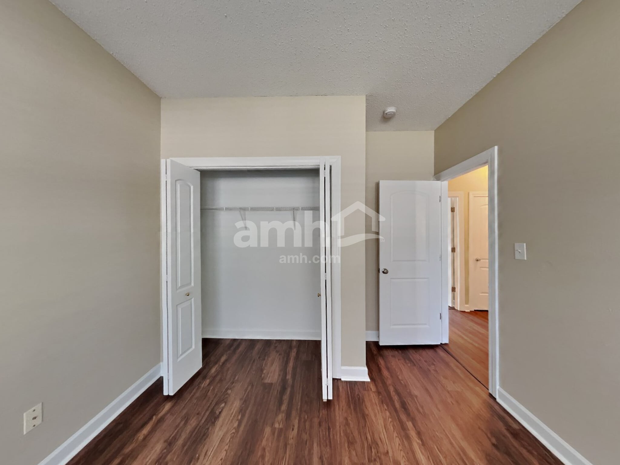 Building Photo - 9675 Lomax Dr