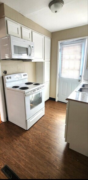 Primary Photo - 1021 E Weber Rd