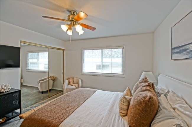 Building Photo - CHARMING & SPACIOUS, 5BR3.5BA HOME W/ PRIVATE YARD, BALCONY & SPRAWLING LIVING SPACE NEXT TO SAND...