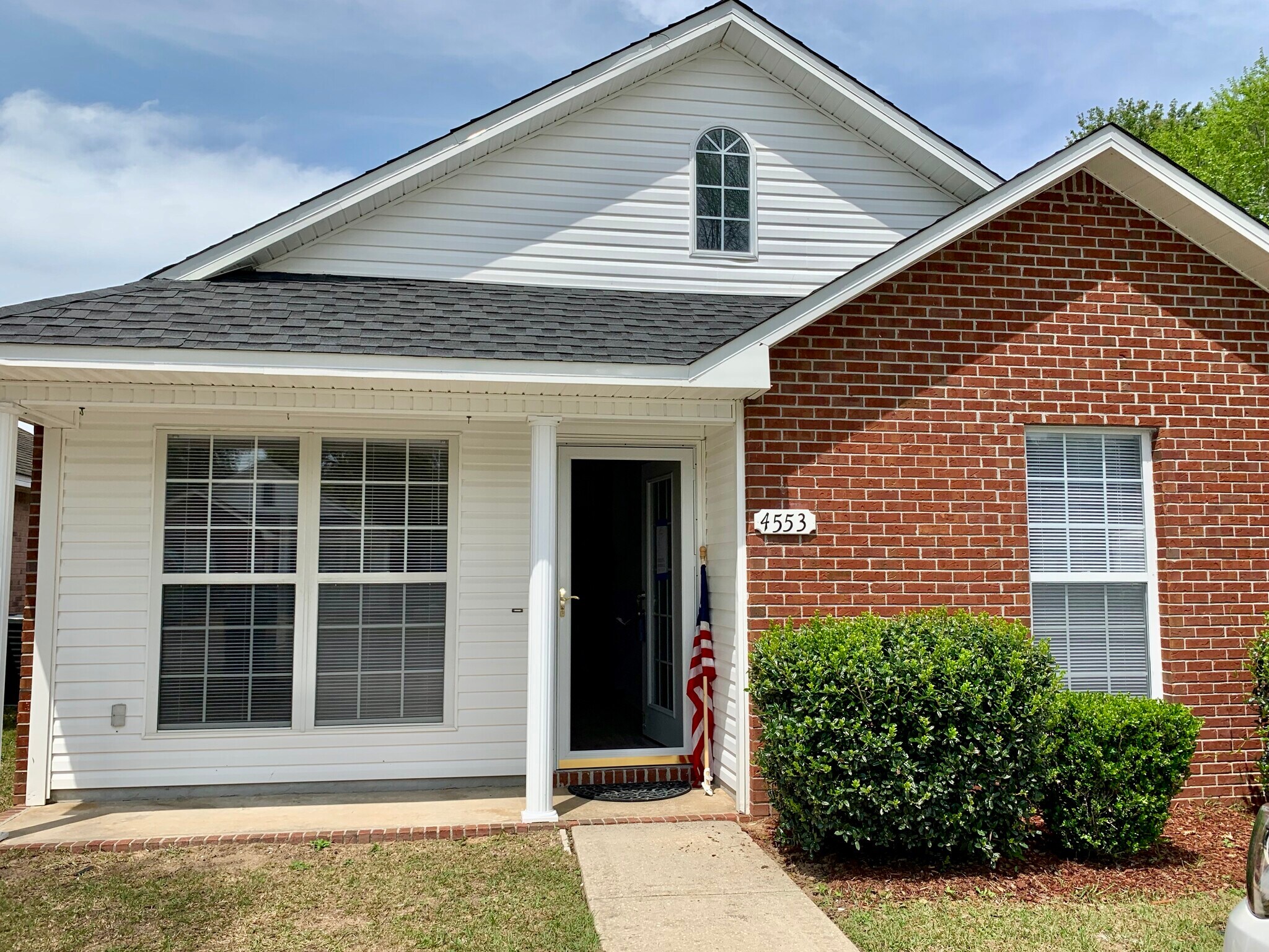 Beautiful Bluewater Bungallow - 4553 Barrington Ln