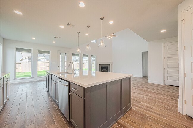 Building Photo - 29803 Breezy Pnes Lp