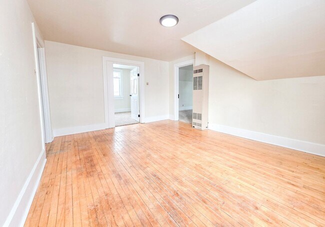 Building Photo - 1020-1022 Smith St