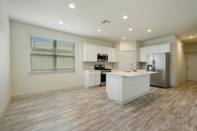 Building Photo - 253 Deserti Rd