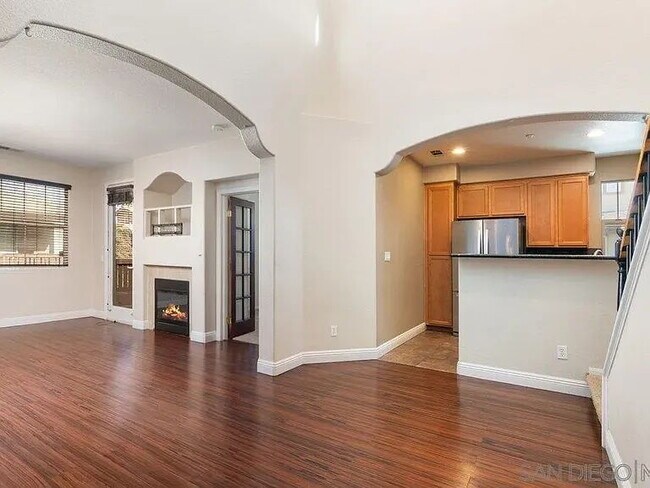 Building Photo - Don't miss out!  This beautiful spacious condo offers open floor plan, lot's of natural light, pr...