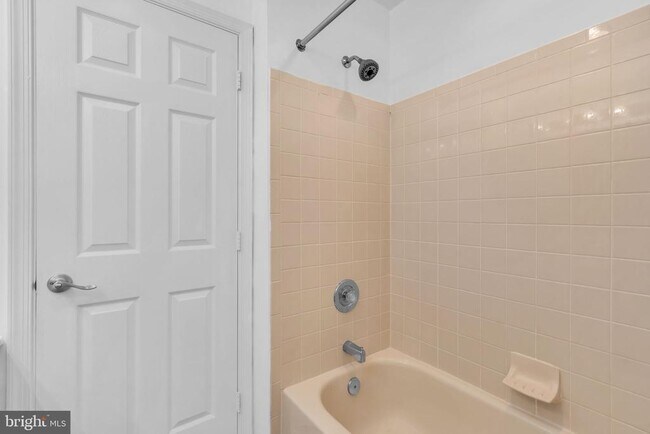 Building Photo - 155 Steeplechase Ct