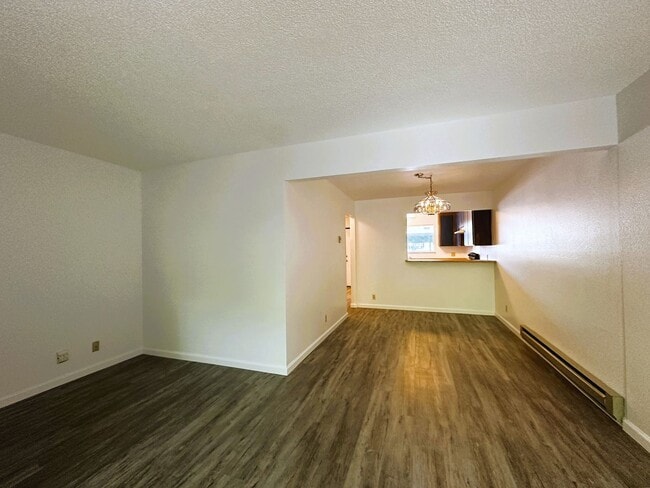 Building Photo - 1358 Parkway Dr