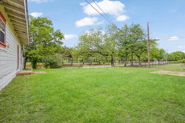 Building Photo - 1829 Ridgewood Rd