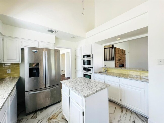 Building Photo - 306 Applewood Dr