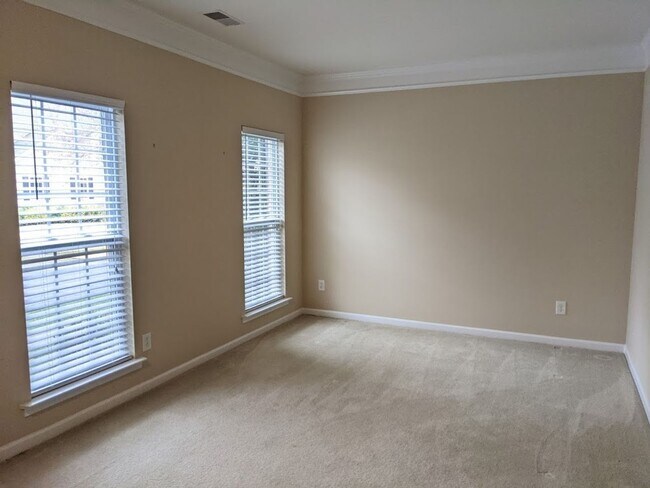 Building Photo - 4 BEDROOMS PLUS BONUS, BEAUTIFUL BACK PATI...