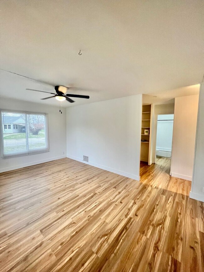 Building Photo - New Listing! 3 bedroom House!