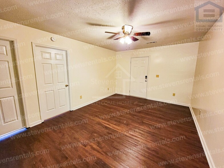 Building Photo - 62 Bybee Woods Dr