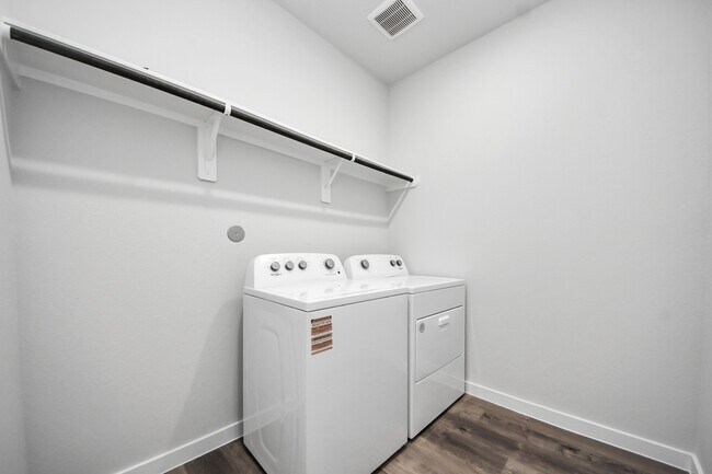 Building Photo - 135 Alset Dr