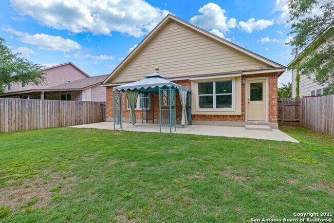 Building Photo - 9010 Hilltop Crossing Dr