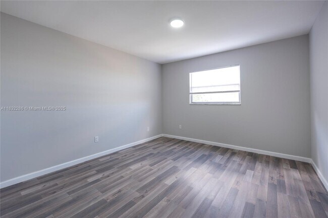 Building Photo - 4111 Stirling Rd