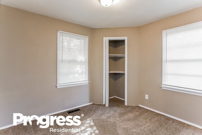 Building Photo - 3128 Latona Dr SW