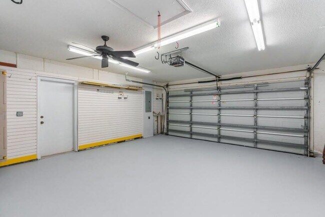 Building Photo - 4806 S Lee Rd