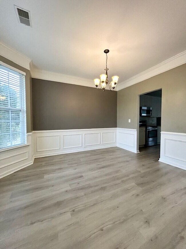 Building Photo - WELCOMING FOUR BEDROOM HOME IN WILLOWBROOKE
