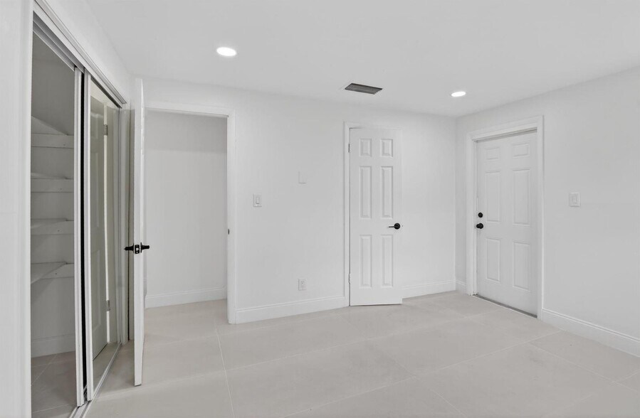 Building Photo - 2630 SW 49th Ct