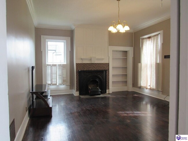 Building Photo - 208 N Mulberry St