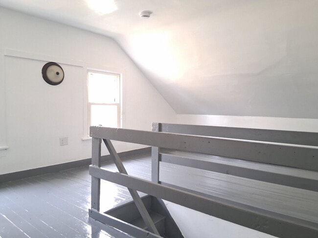 Building Photo - Bright 2 Bedroom Home FOR RENT in Bridgeton NJ $1465