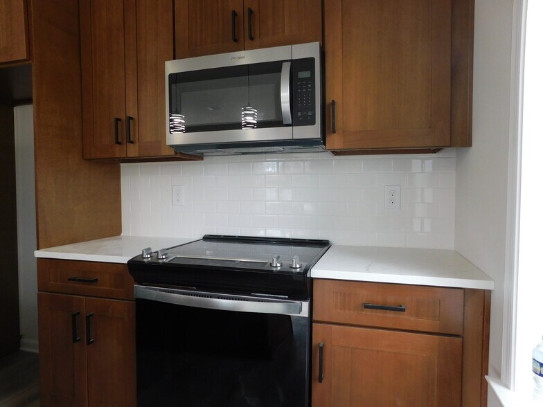 Building Photo - 1513 Maple St