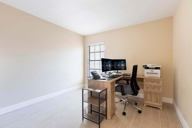 Building Photo - 321 Olivewood Pl