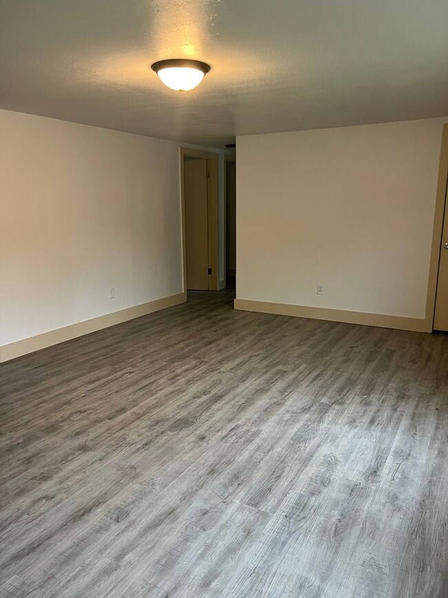 Building Photo - Available NOW