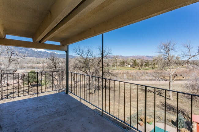 Interior Photo - Boulder Crescent