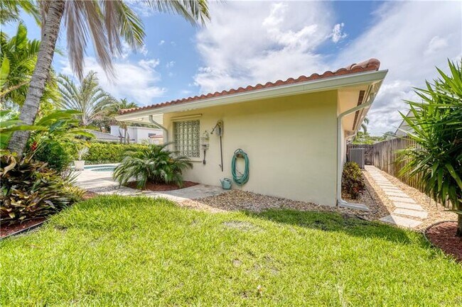 Building Photo - 2000 Admirals Way