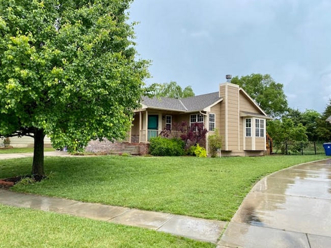Building Photo - 4 bedroom/3 bath house (12110 E Laguna)
