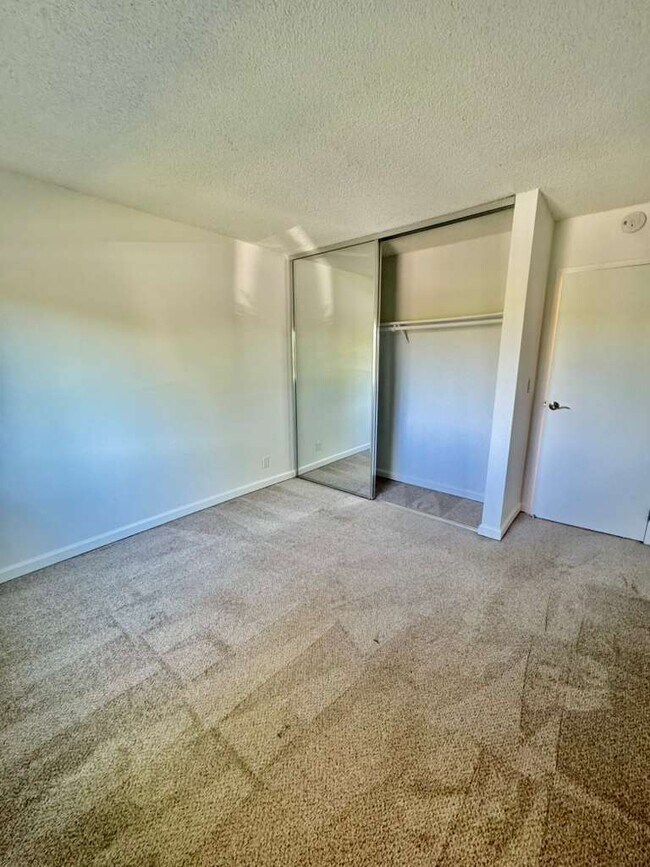 Building Photo - 445 Ignacio Blvd