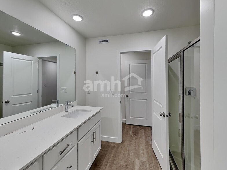 Building Photo - 1256 W Mahogany St