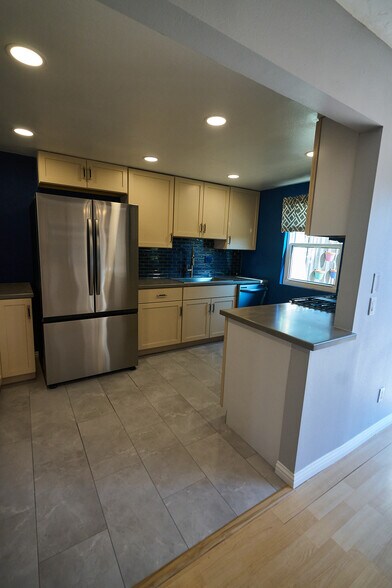 Building Photo - 3520 Maricopa St