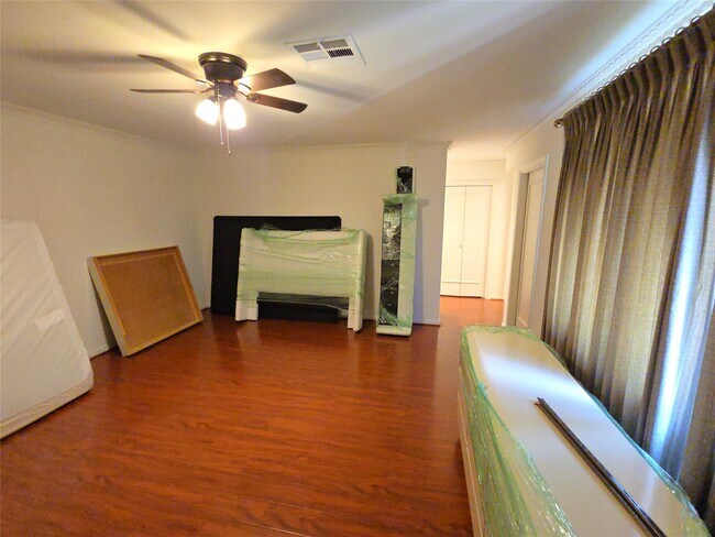 Building Photo - 9731 Briar Forest Dr