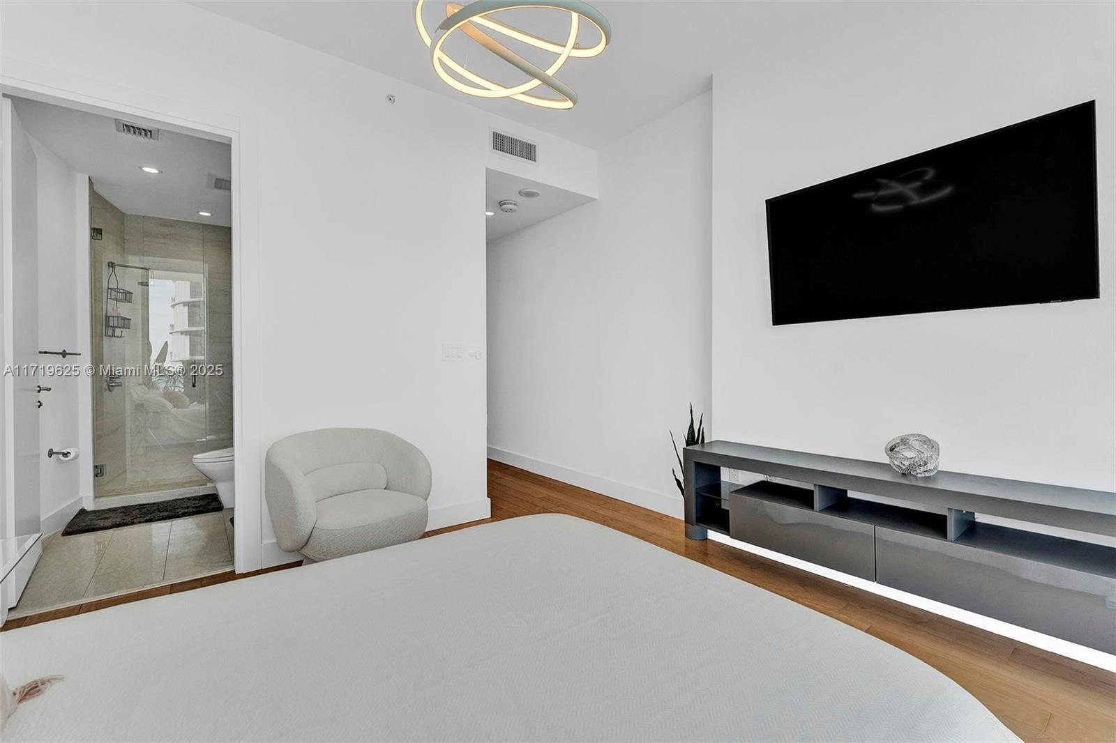 Building Photo - 200 Biscayne Boulevard Way