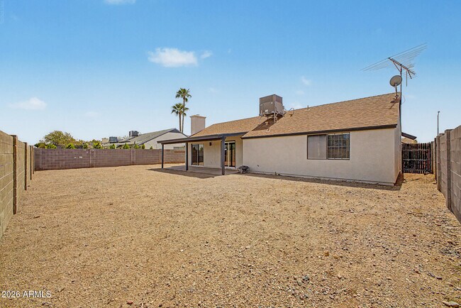 Building Photo - 908 W Ross Ave