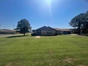 Building Photo - 2015 E Bank St