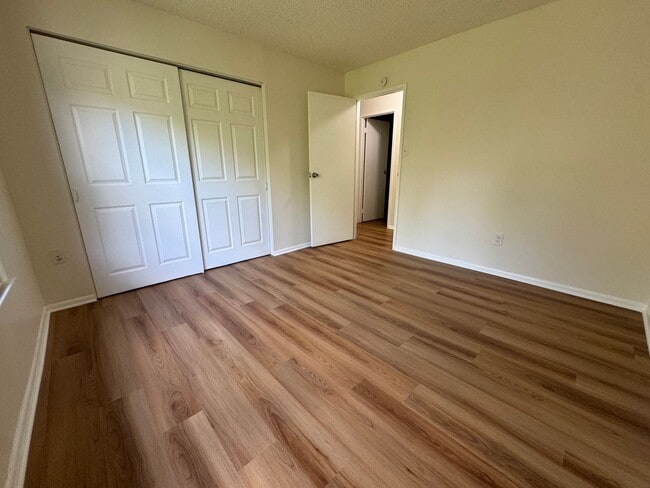 Building Photo - TWO BEDROOM TOWNHOME