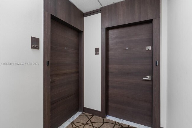 Building Photo - 20505 E Country Club Dr