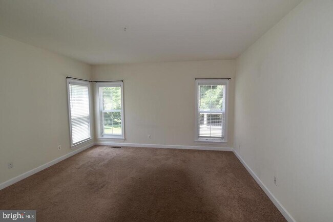 Building Photo - 139 Hokeland Dr