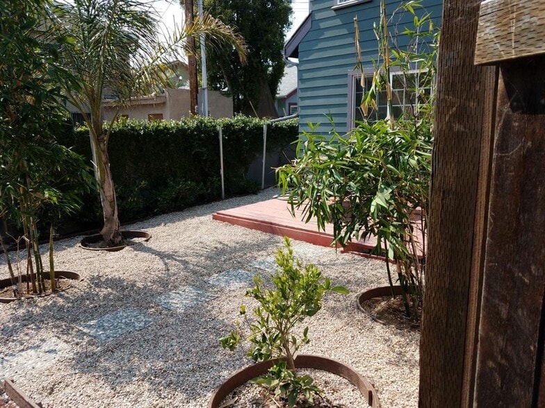 Spacious backyard - 2629 Meade Ave