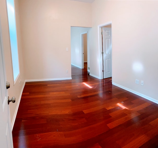 Building Photo - 3630 S Paulina St