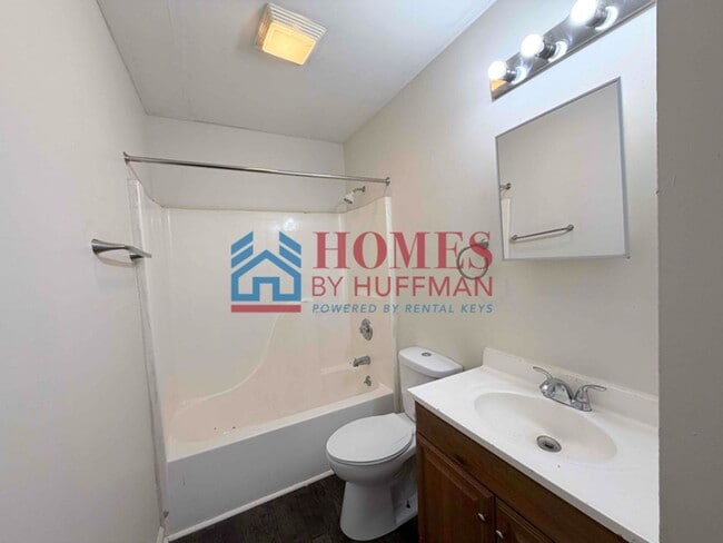 Building Photo - Two Bedroom House | Deposit Special $500