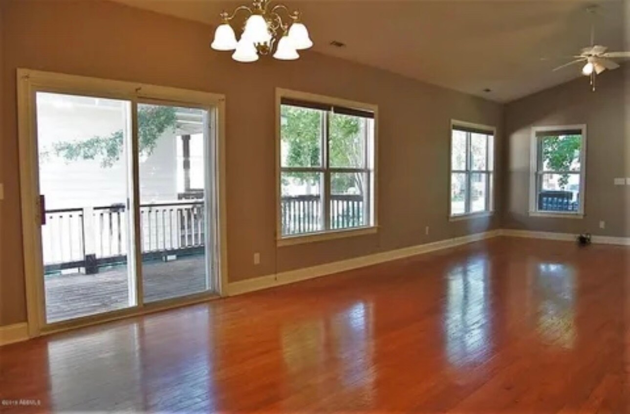 Building Photo - 8 Lagaree Ct