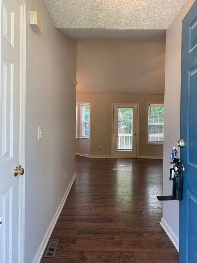 Building Photo - Clayton Ranch, 3 Bedrooms, Large Yard, App...
