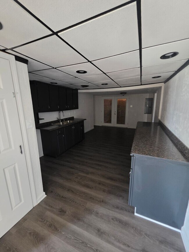 Building Photo - LIMITED TIME**1/2 OFF DEPOSIT**