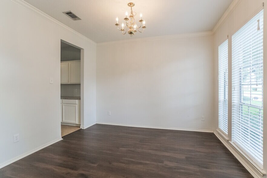 Building Photo - 17902 Scenic Oaks Dr