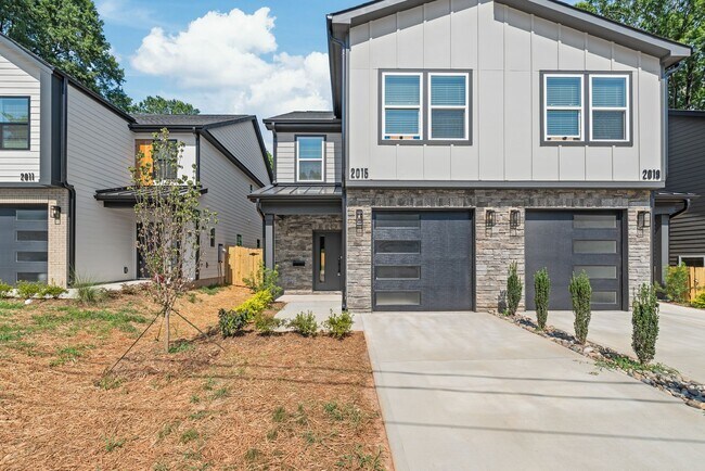 Building Photo - Move-in Ready Townhome in Westerly Hills