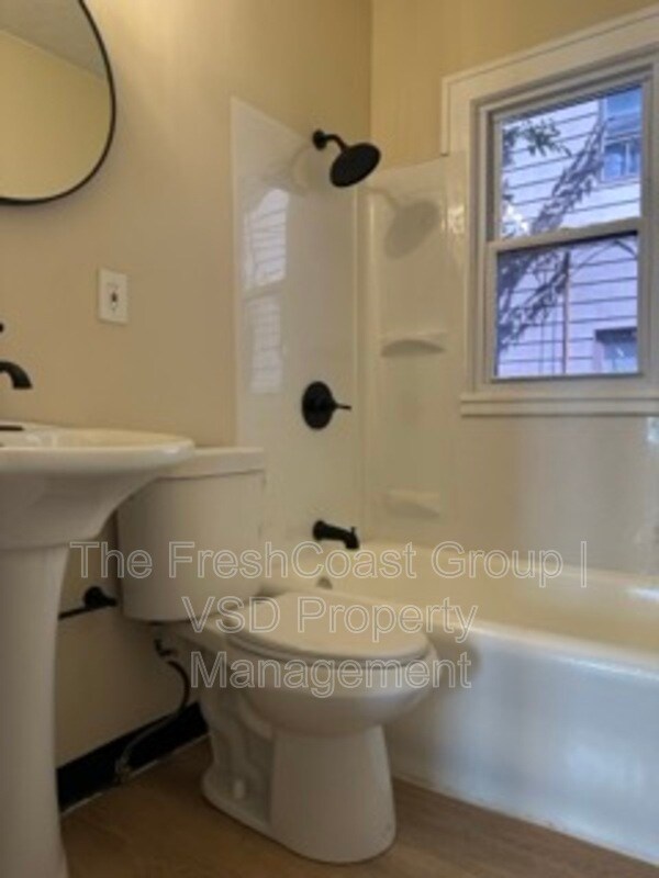 Building Photo - 789 Wayside Rd