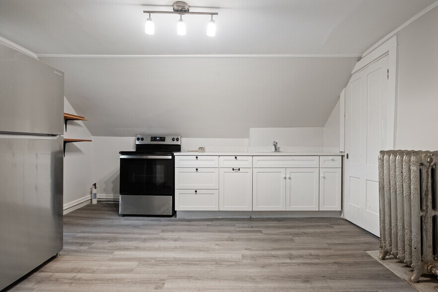 Building Photo - 135 Cedar St